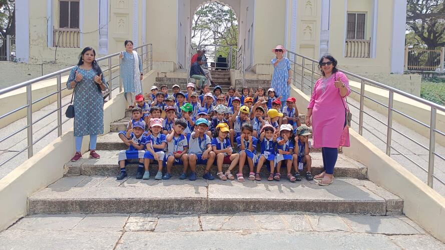 Pragathi Elite Public School - PAYANA [CAR MUSEUM] - TRIP